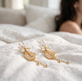 Aretes Elegantes de Flor — Bisutería Femenina Delicada y Sofisticada
